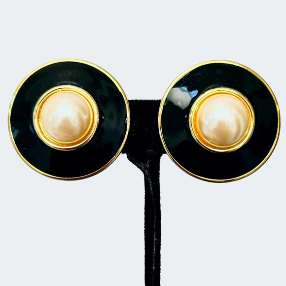 VINTAGE PREMIER USA BLACK & FAUX PEARL CLIP ON DISC EARRINGS - Picture 1 of 9